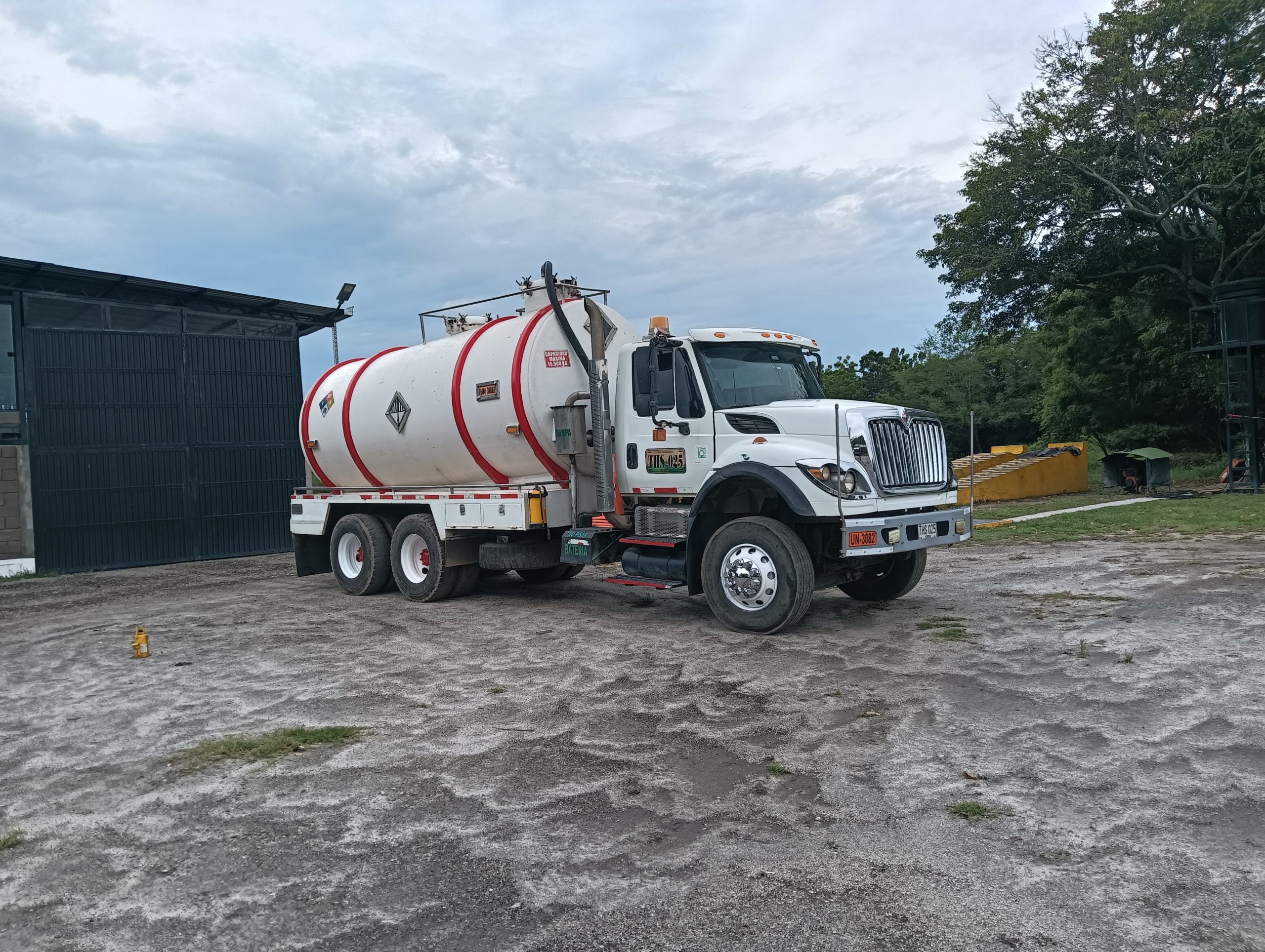 TRANSPORTE ESPECIALIZADO DE RESIDUOS INDUSTRIALES: SOLUCIONES EFICIENTES Y SEGURAS